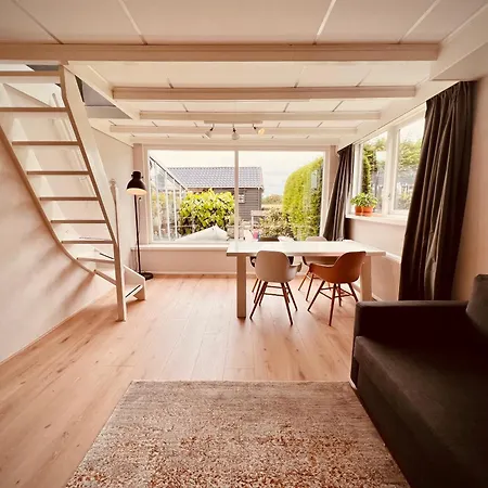 Apartment Aan De Dijk